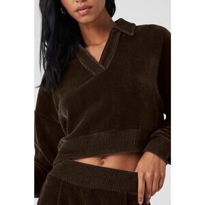 Alo Yoga Cropped Cozy Day Henley Pullover - M Espresso